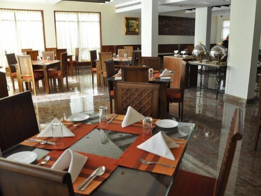 เจซีเรสซิเด้นซี่มาดูไร Hotel มทุราย ภายนอก รูปภาพ