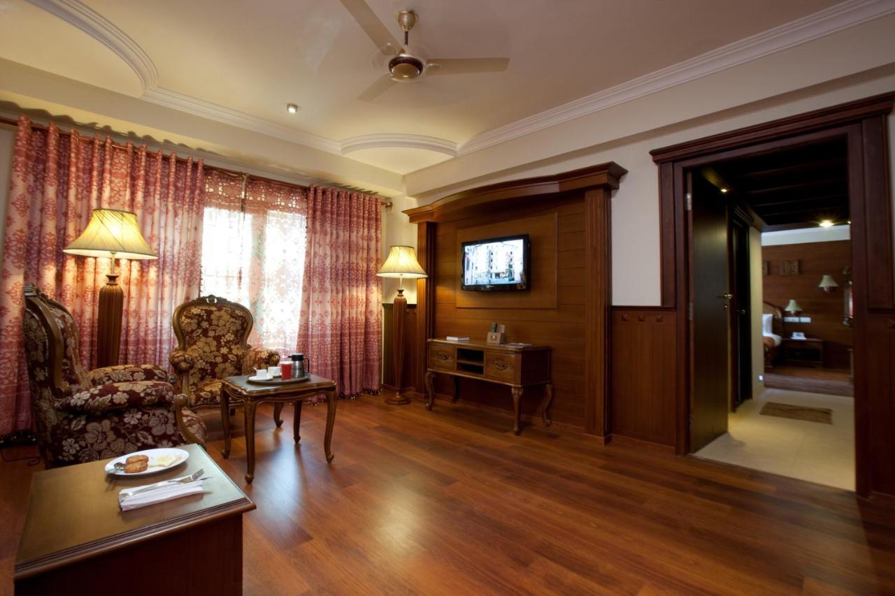เจซีเรสซิเด้นซี่มาดูไร Hotel มทุราย ภายนอก รูปภาพ